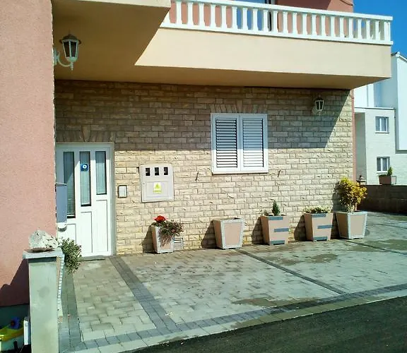 Zeljak Apartamento *